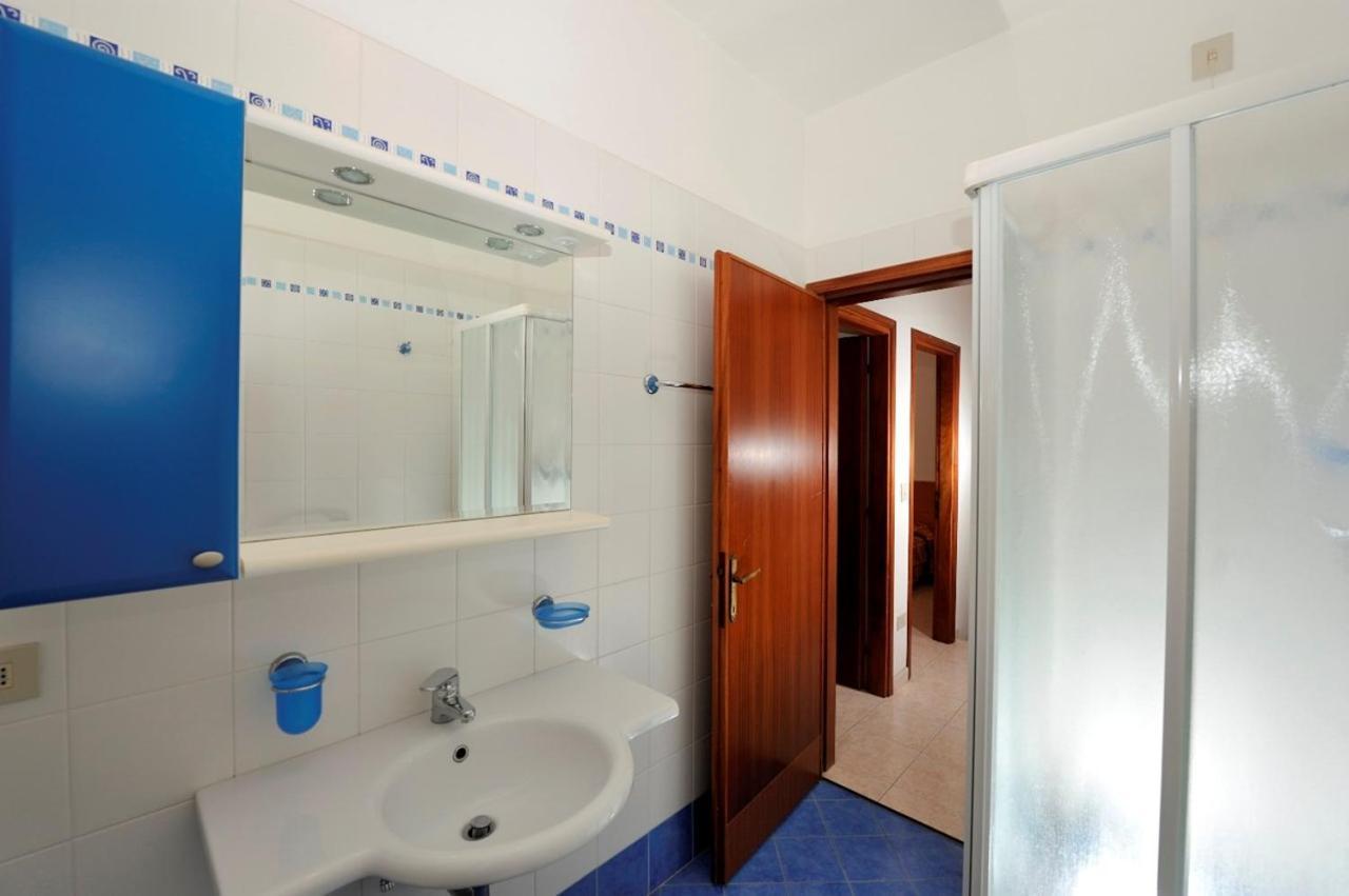 Amazing Villa With Private Garden In Bibione Eksteriør billede