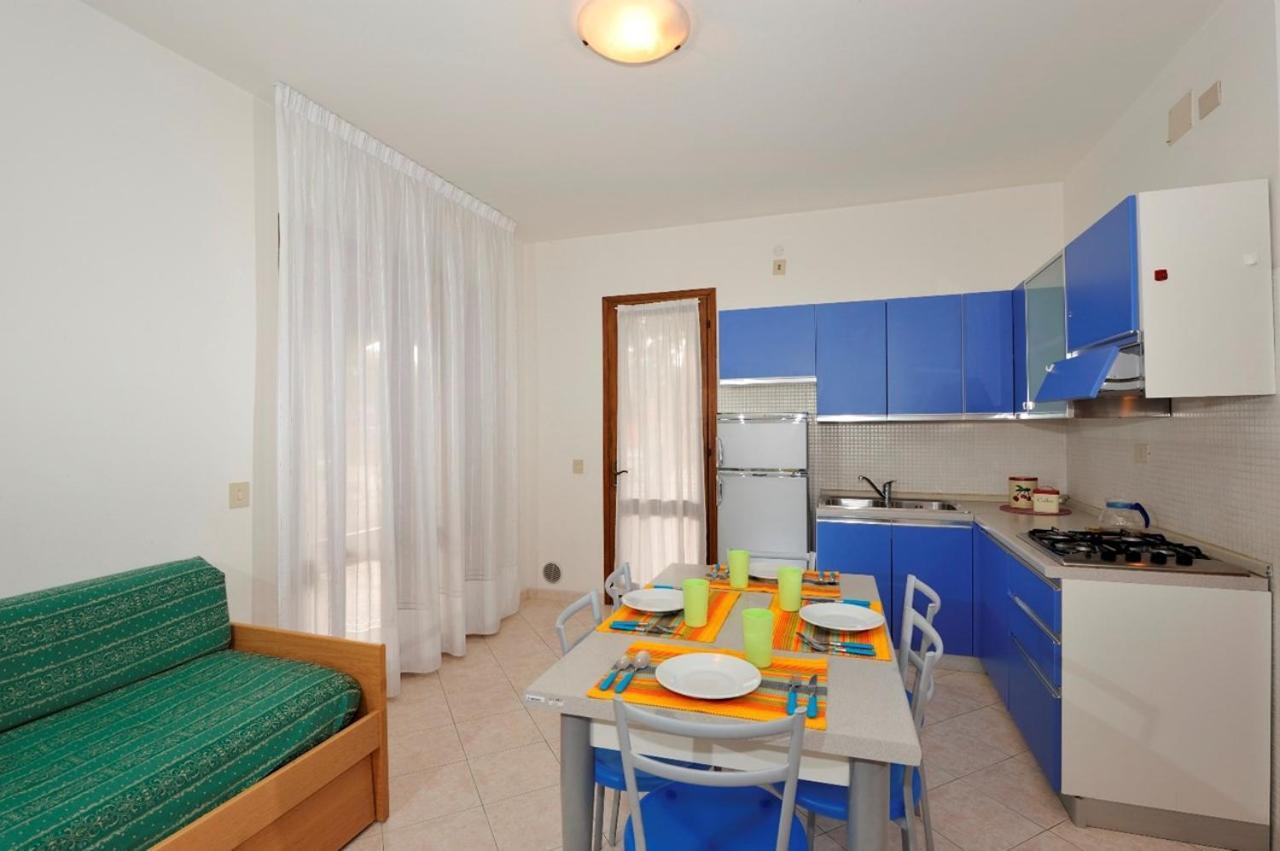 Amazing Villa With Private Garden In Bibione Eksteriør billede