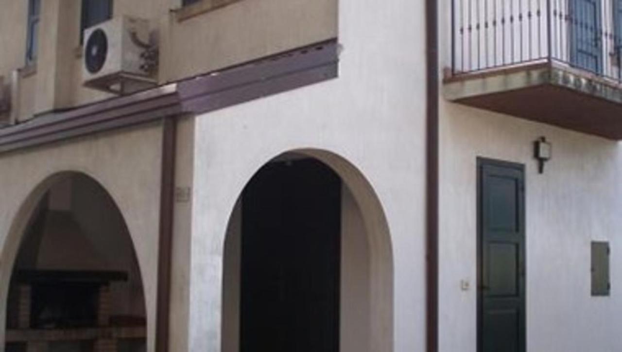 Amazing Villa With Private Garden In Bibione Eksteriør billede