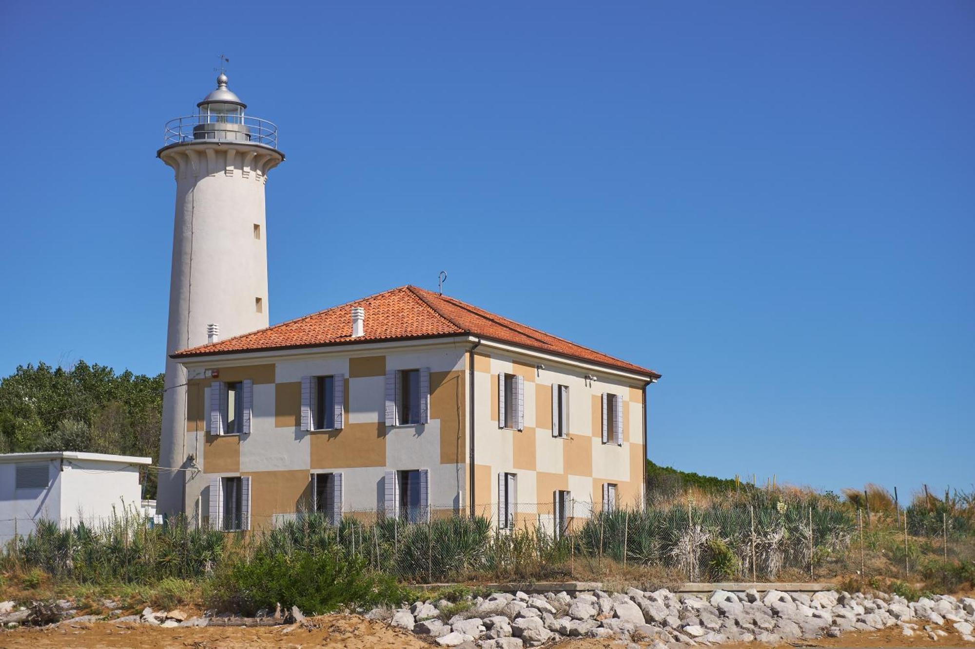 Amazing Villa With Private Garden In Bibione Eksteriør billede